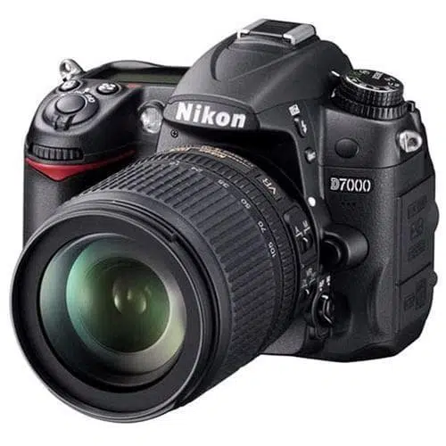 Reflex D7000 - Černá + Nikon AF - S Nikkor 18 - 105mm f/3.5 - 5.6G ED f/3.5 - 5.6 – fotka 1 z 3